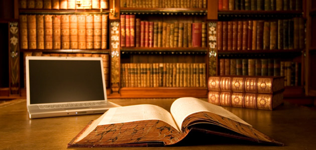 ordinateur dans bibliothèque